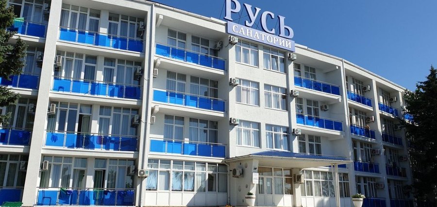 Главный вход в санаторий «Русь» на улице Пушкина — фото 3